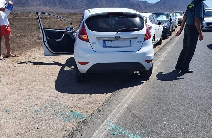 Accidente por adelantamiento cuando iba a aparcar.